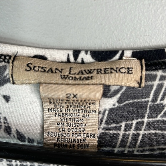 Susan Lawrence Printed Surplice Pullover Top Black White Half Sleeve Stretch 2X - Picture 7 of 10